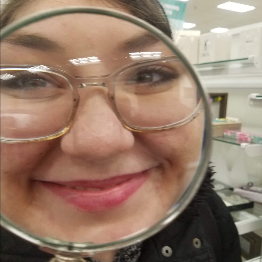 Meet your Posher, Eleana